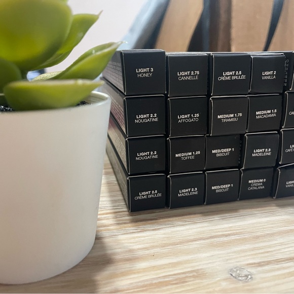 NEW NARS Creamy Concealer NIB Different Shades Available - Picture 3 of 5